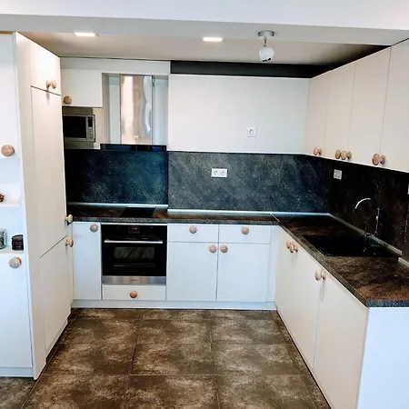 Apartment тристаен арт ,созопол